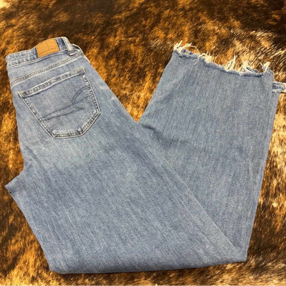 #159 Women’s Like New American Eagle Blue Jeans Frayed Hem wide leg high rise